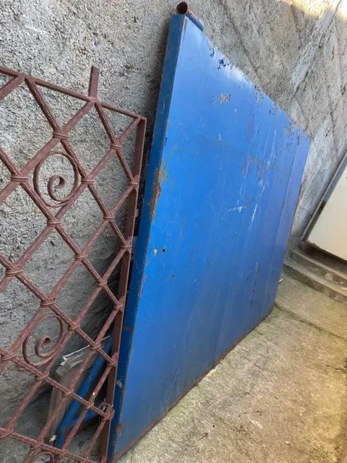 Lot portail en metal et rideaux de garage 