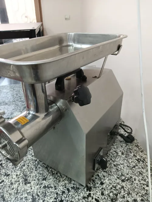 Vends hachoir et poussoir 