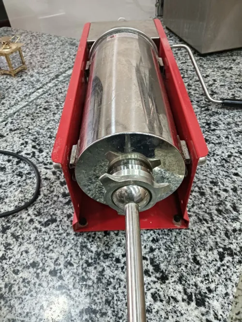 Vends hachoir et poussoir 