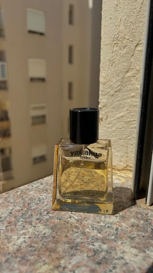 Eau de parfum burbery hero original homme 50ml (utilisé 18ml)