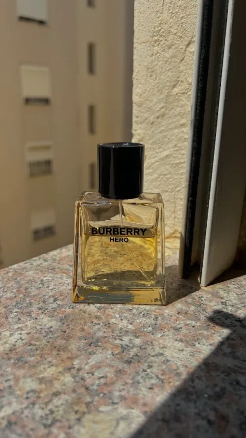 Eau de parfum burbery hero original homme 50ml (utilisé 18ml)