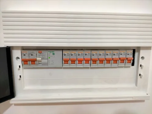 Électricien  كهربائي 