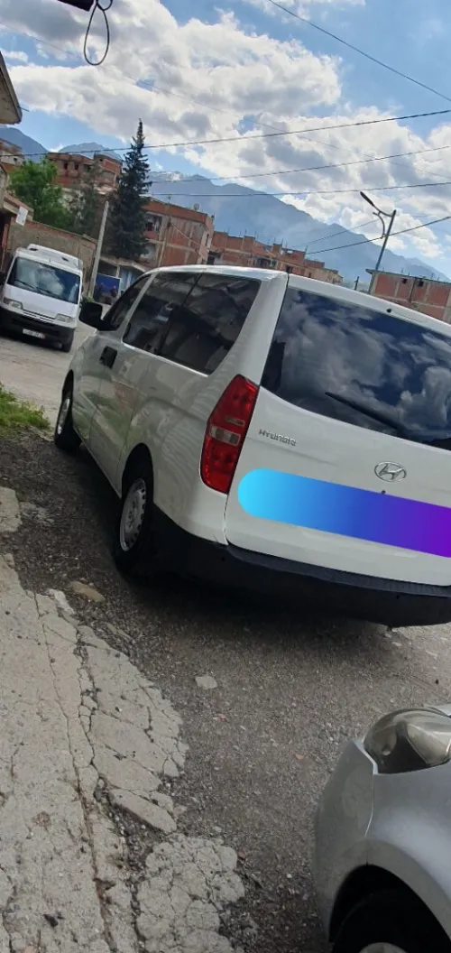 Hyundai H1 