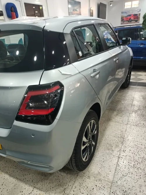Suzuki Swift GlX 2025 