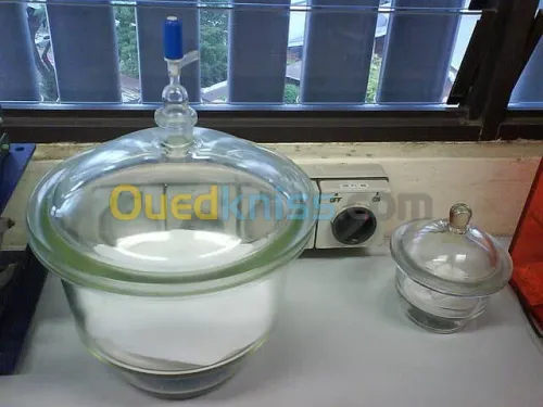 DESSICATEUR EN VERRE & en plastique
