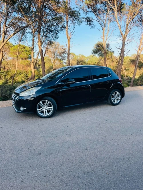 Peugeot 208 2015 Allure