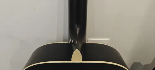 Guitare acoustique noire  cordes acier  Apelila  taille standard  finition mate  housse incluse