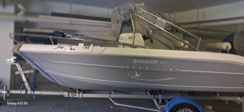 Bateau hors bord