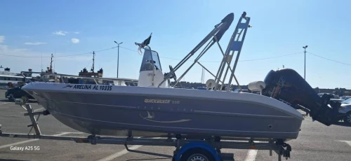 Bateau hors bord