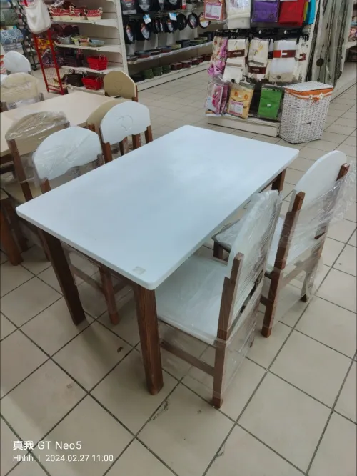 Table de cuisine bois de rouge 