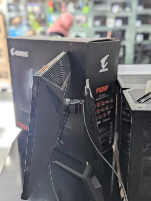 Mouniteur gaming AORUS