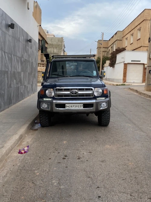 Toyota Land Cruiser 1992 Court