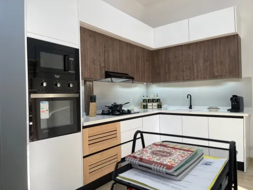 Une cuisine exposée dans un showroom 