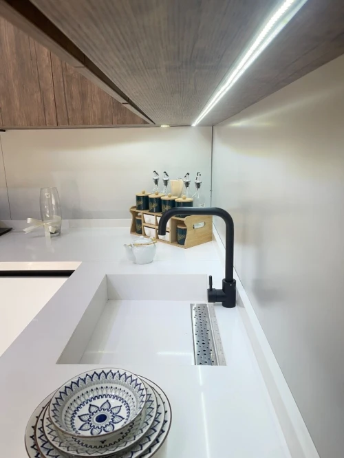 Une cuisine exposée dans un showroom 