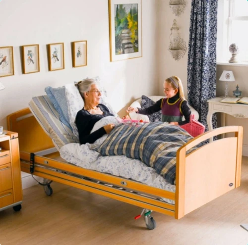 Lit médicalisé électrique en bois hêtre invacar SB 755