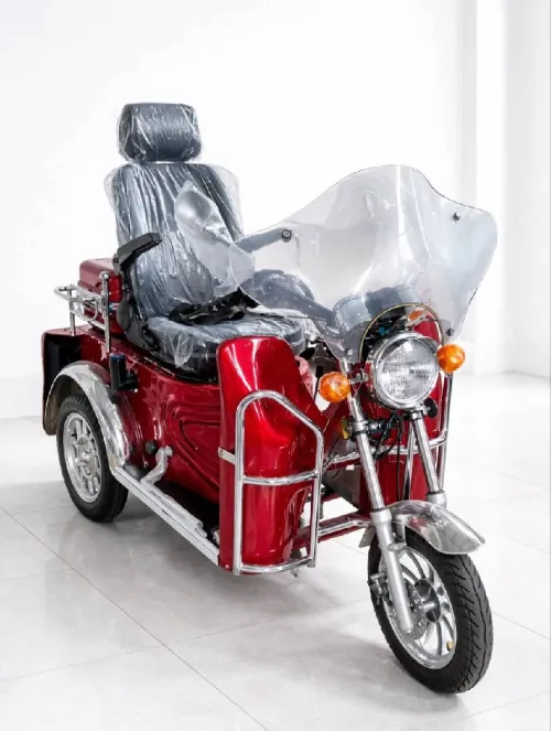 Moto tricycle a carburant pour handicapé