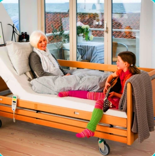 Lit médicalisé électrique en bois hêtre invacar SB 755