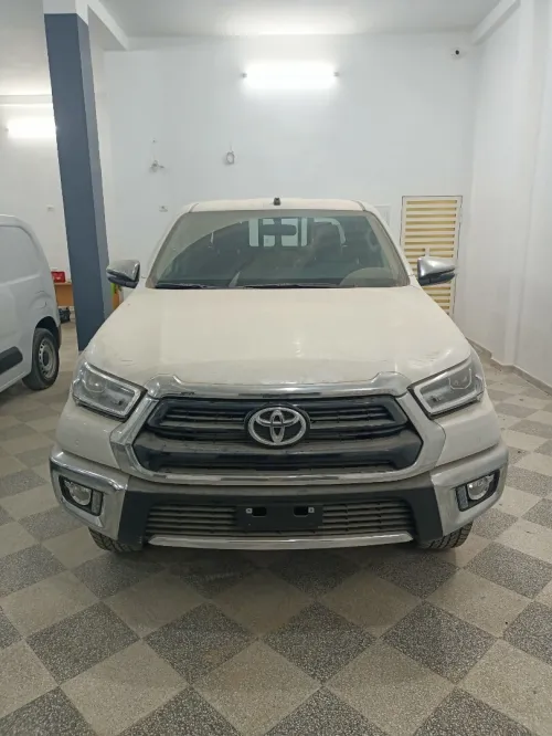 Toyota Revo  2025 
