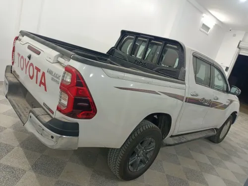 Toyota Revo  2025 