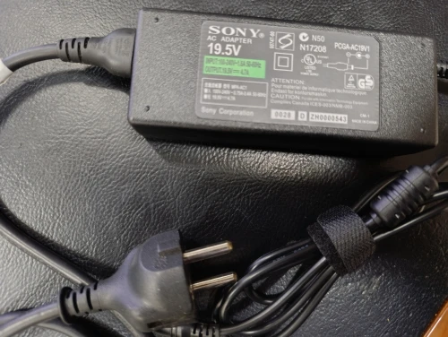 Chargeur pour LAPTOP de marque SONY
