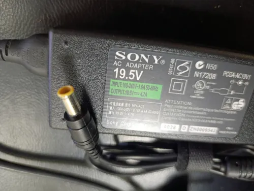 Chargeur pour LAPTOP de marque SONY