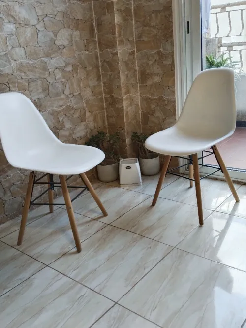 Vends deux chaises stylées