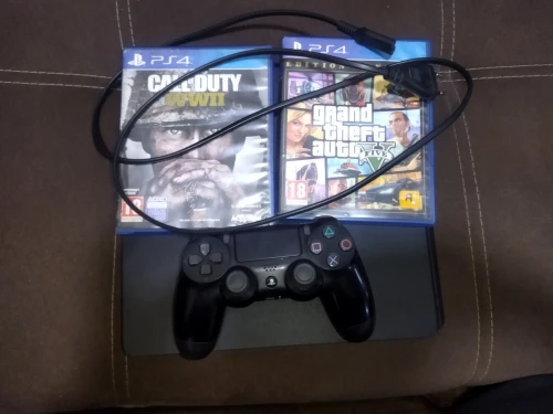 PS4 slim 1tb + DVD GTA v+ call of duty WWI