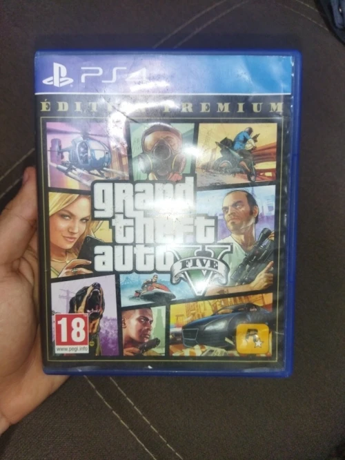 PS4 slim 1tb + DVD GTA v+ call of duty WWI