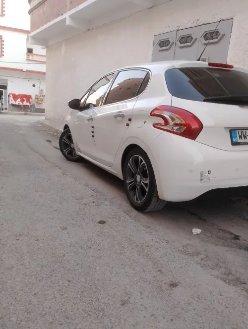 Peugeot 208 2015 Allure Facelift