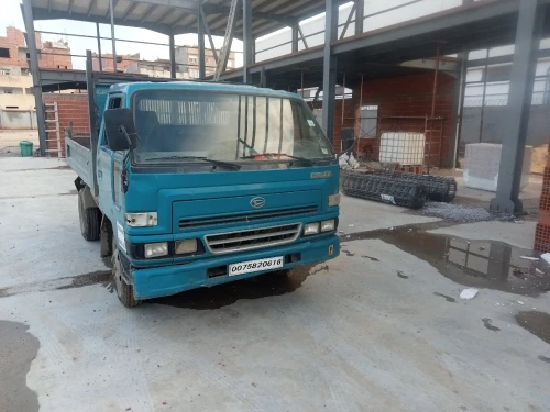 transporter tout type de marchandise camion 2t5 livraison touts produits matériaux Construction 