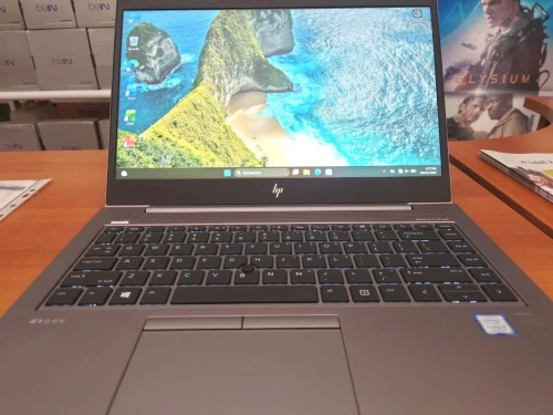 HP ZBook 14u G5, i5-7200U , RAM 8 Go DDR4, Stockage 256 Go NVMe, GPU AMD Radeon Pro WX 3100 2 Go GDDR5