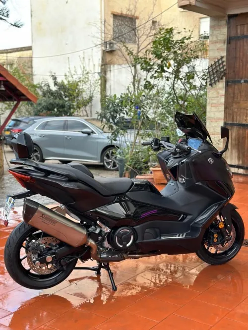 Yamaha Tmax 562 dark magma 2024
