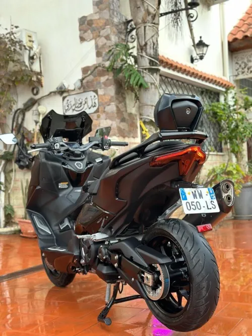 Yamaha Tmax 562 dark magma 2024