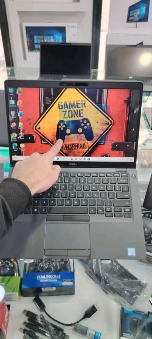 Dell latitude 5400  tactile i5-8 éme vpro 16/256
