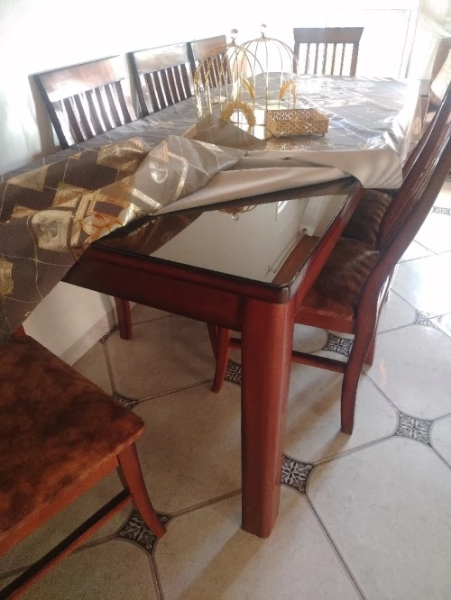 Table de salon en hêtre 8 chaises