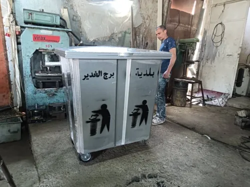 حاويات النفايات   (حديد  .. قلفنيزي )