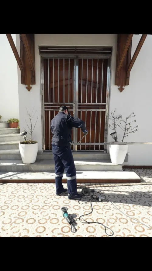 PORTE ET GRILLE FENETRE INOX