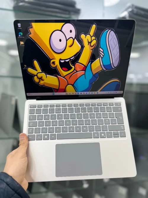 SURFACE LAPTOP 7 BUSINESS EDITION  Snapdragon(R) X 10-core 16RAM 256  SSD 13.8'' 2K TACTILE CARTE  GRAPHIC Qualcomm(R) Adreno(TM) X1-85 GPU  BATTERIE +5 HEURES ETAT NEUF GARANTIE 06 MOIS A2-6