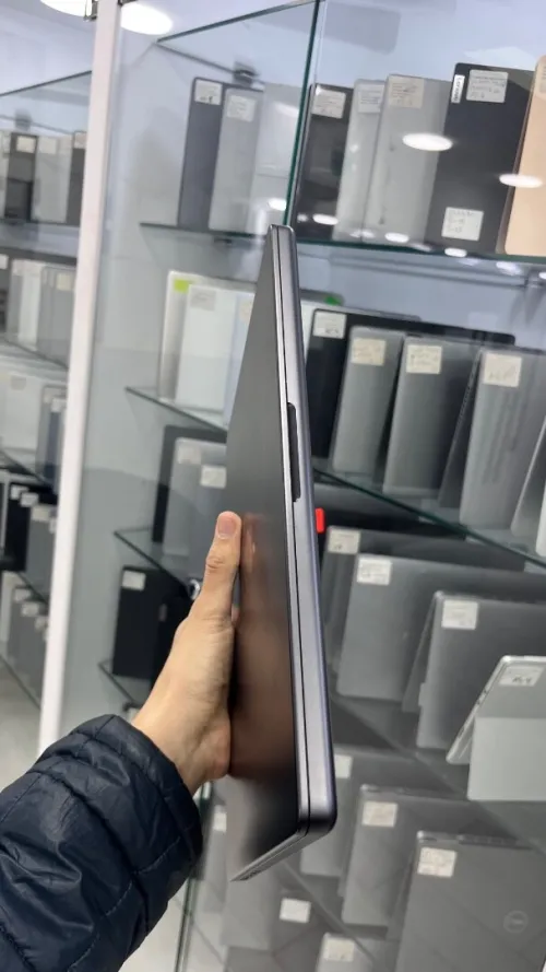MACBOOK PRO  2025 M4 14'' 16RAM 512 SSD BATTERIE 100% ÉTAT NEUF