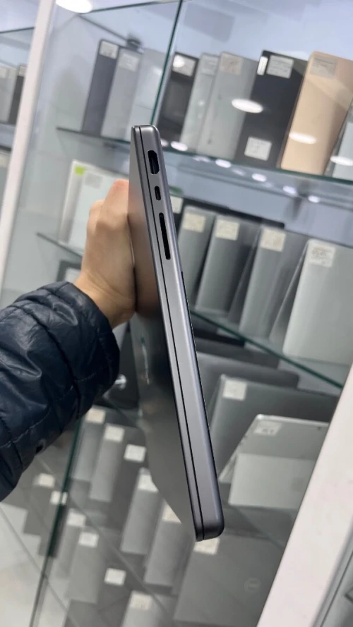 MACBOOK PRO  2025 M4 14'' 16RAM 512 SSD BATTERIE 100% ÉTAT NEUF