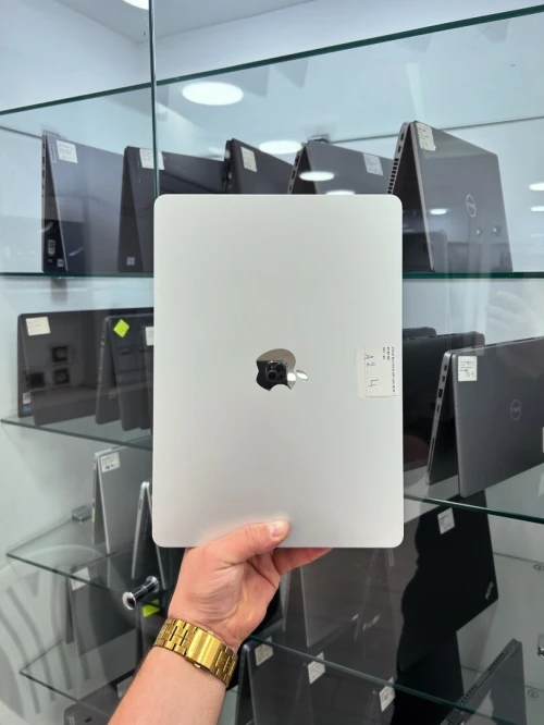 MACBOOK AIR 2025 M4  13.6'' 16RAM 256 SSD BATTERIE 100% ÉTAT NEUF