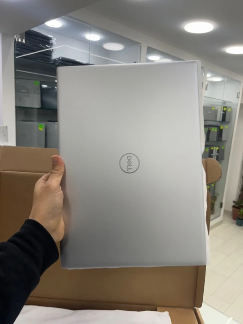 DELL INSPIRON 5630 I7-13TH 16'' PROCESSEUR P 16RAM 512SSD  INTEL IRIS XE  NEUF JAMAIS SERVI