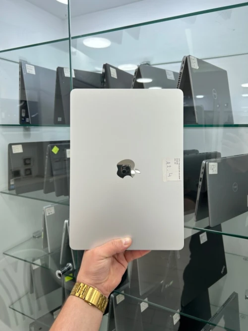 MACBOOK AIR 2025 M4  13.6'' 16RAM 256 SSD BATTERIE 100% ÉTAT NEUF