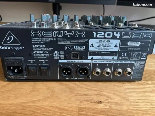 table de mixage Behringer Xenyx 1204USB