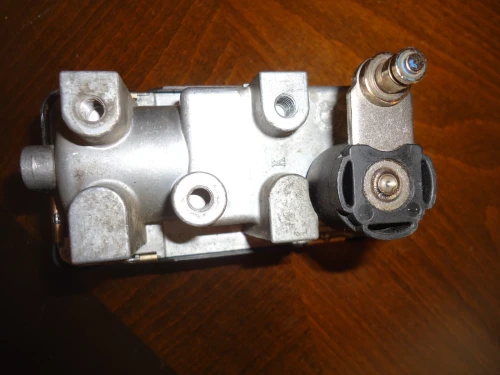 calculateur  ou regulateur turbo mercedes CLS 320 CDI OU Mercedes ML .