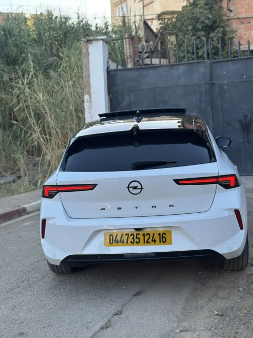 Aston Martin Opel Astra 2024 Gs line