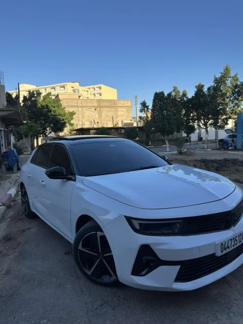Aston Martin Opel Astra 2024 Gs line