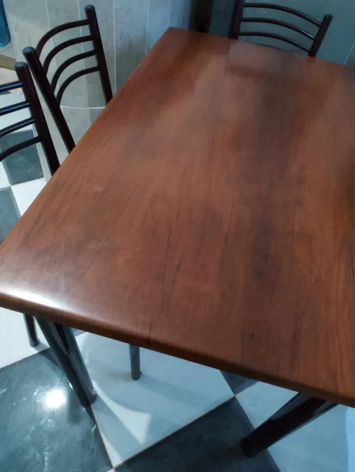 Table a 4 chaises
