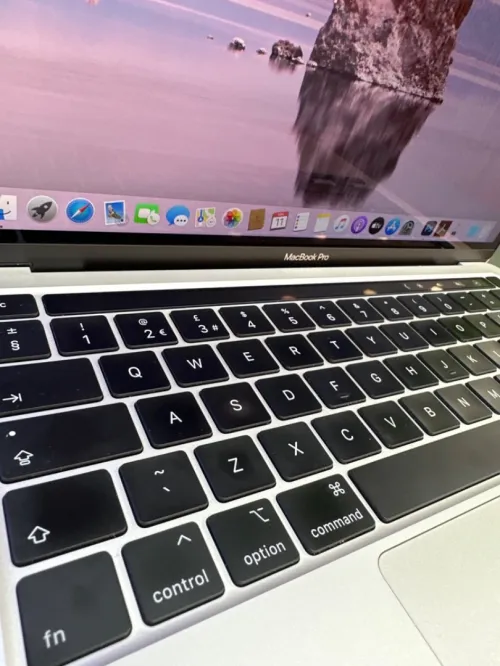 MACBOOK i7 32GB