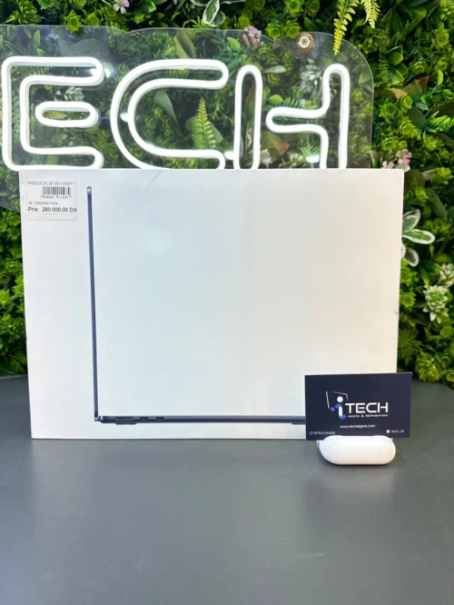 MACBOOK AIR 13.6 INCH M3 24GB 256 SSD NEUF 
